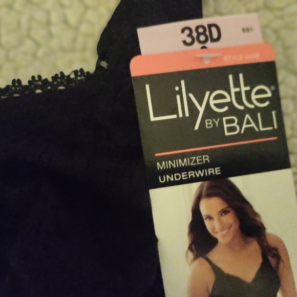 NWT Lilyette by Bali lace trimmed minimizer bra size 38D - Picture 4 of 5